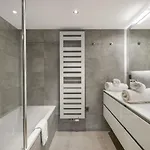 Appartement Rénové 3 Chambres, 1850, Avec Balcon Et Parking - Fr-1-564-59