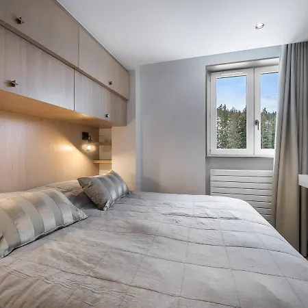 Appartement Renove 3 Chambres, 1850, Avec Balcon Et Parking - Fr-1-564-59 Courchevel