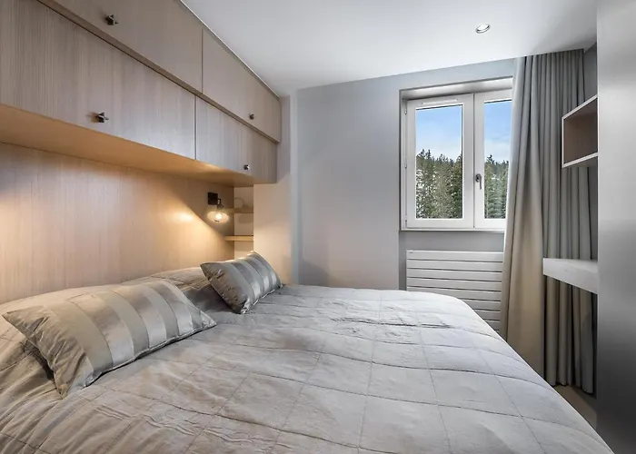 Daire Renove 3 Chambres, 1850, Avec Balcon Et Parking - Fr-1-564-59 Courchevel