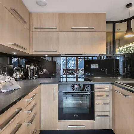 Apartment Renove 3 Chambres, 1850, Avec Balcon Et Parking - Fr-1-564-59 Courchevel