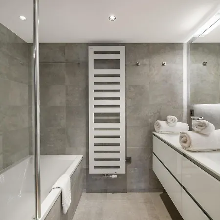 Apartment Renove 3 Chambres, 1850, Avec Balcon Et Parking - Fr-1-564-59