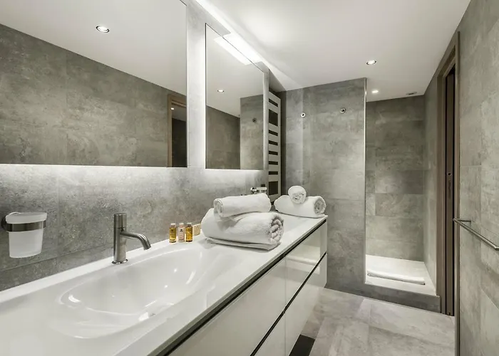 Renove 3 Chambres, 1850, Avec Balcon Et Parking - Fr-1-564-59 * Куршавель